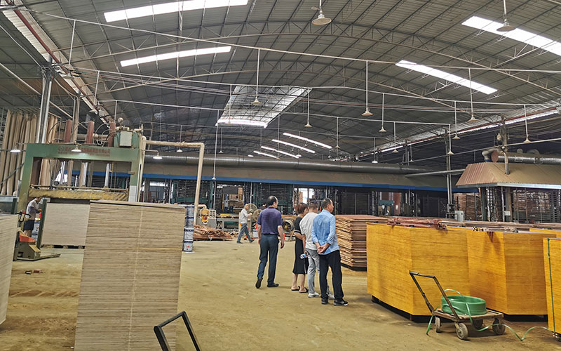 發(fā)往四川的松木建筑模板，真誠(chéng)對(duì)待采購(gòu)