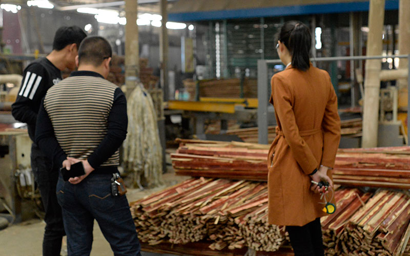 規(guī)格915x1830模板2500張發(fā)往廣東東莞