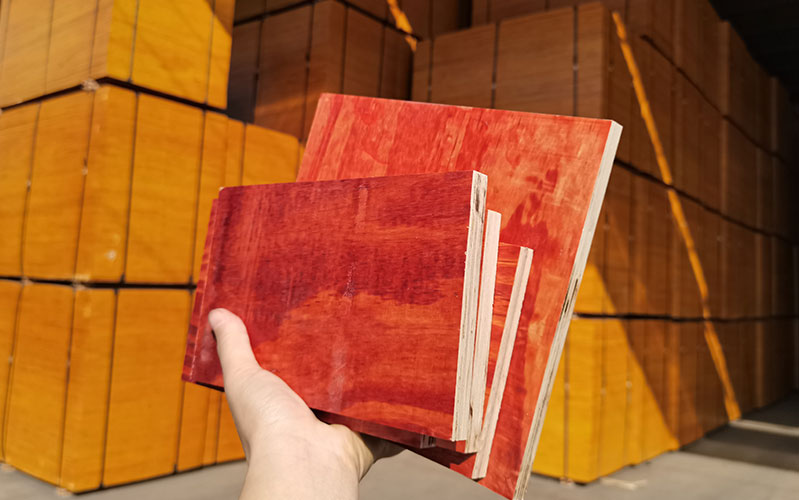 一塊建筑紅板多長多寬?紅模板規(guī)格介紹