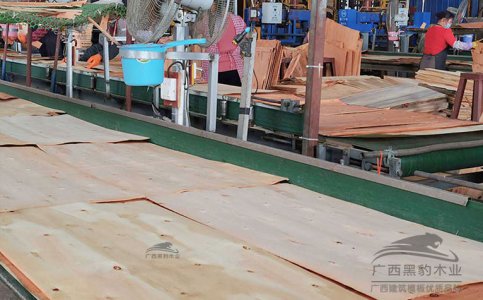 貴港模板廠家板芯疊扣工藝介紹