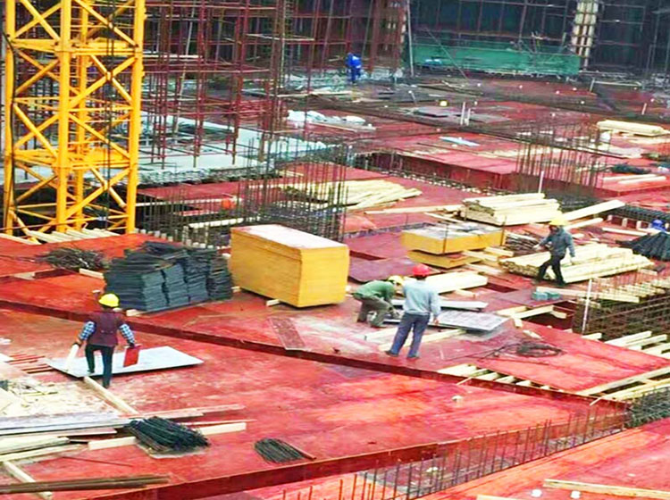 柳州建筑模板在工地使用中