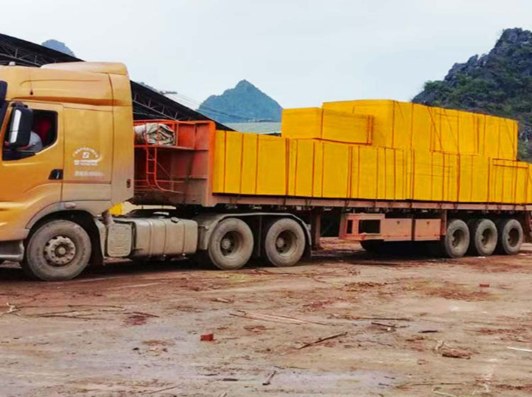 柳州模板廠發(fā)貨