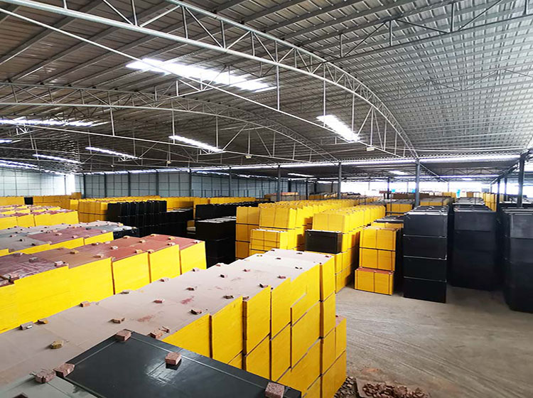 建筑模板廠家成品倉庫