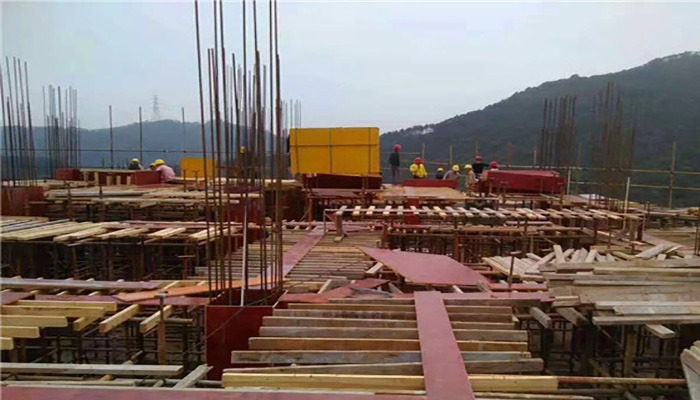 建筑模板在工程中使用