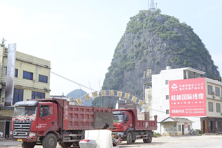 貴港建筑模板位于東龍鎮(zhèn)