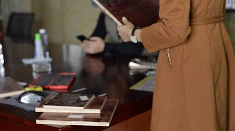 建筑木模板廠應(yīng)該選怎樣的模板廠家合作?