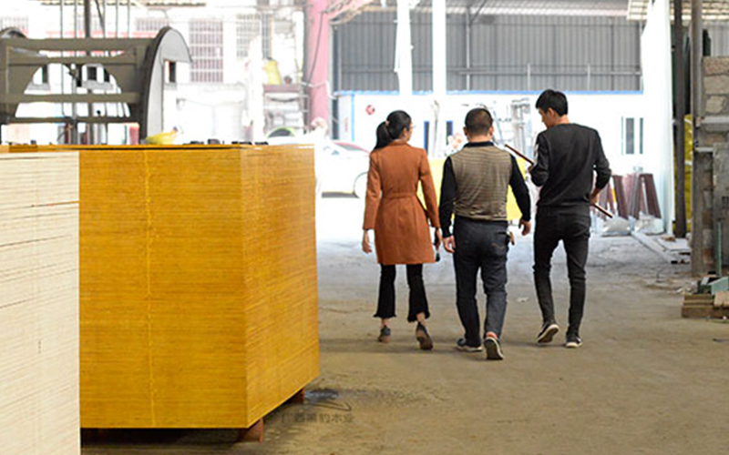 介紹黑豹木業(yè)建筑模板材料